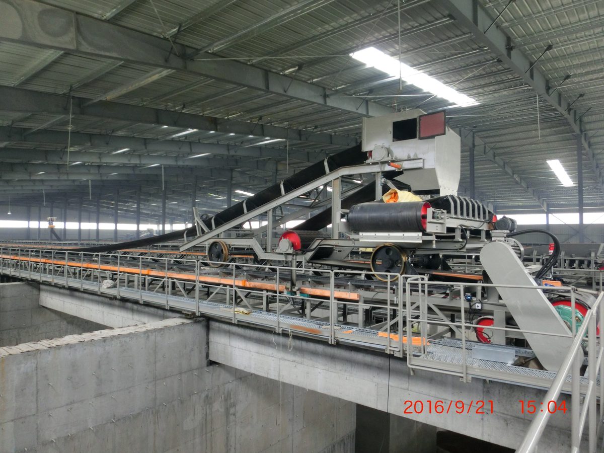 Tripper conveyor installation
