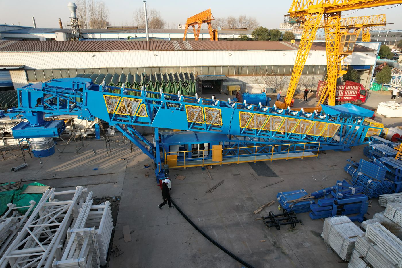 Conveyor equipment assembly yard