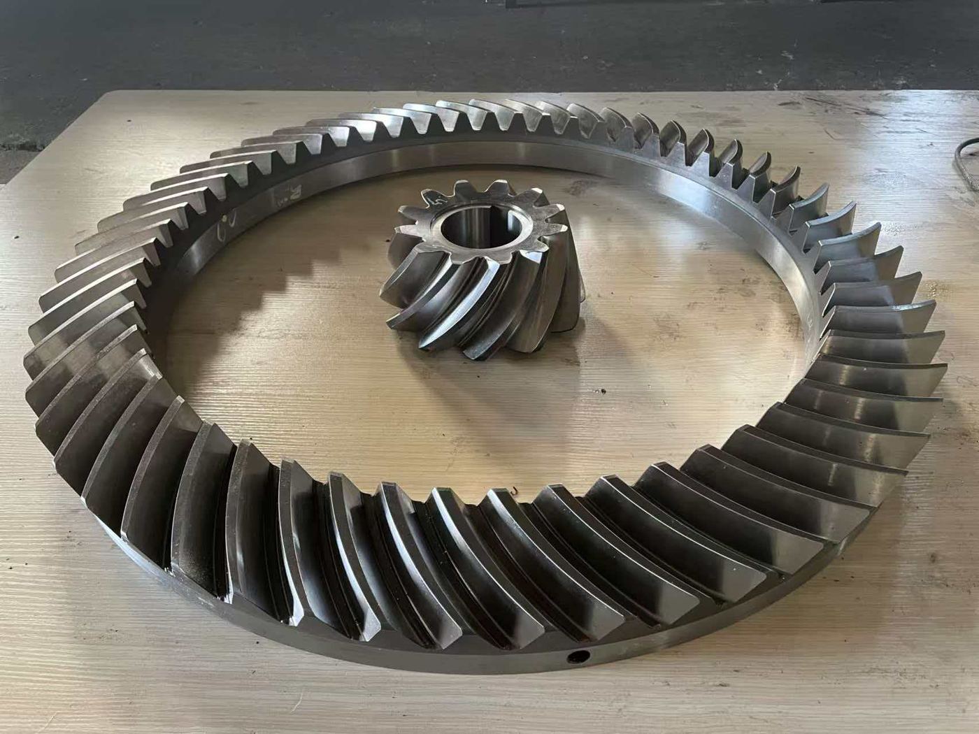 Bevel gear and pinion