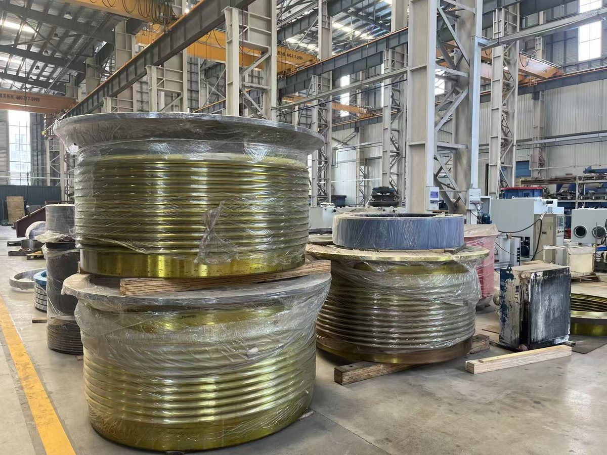 Threaded crusher components