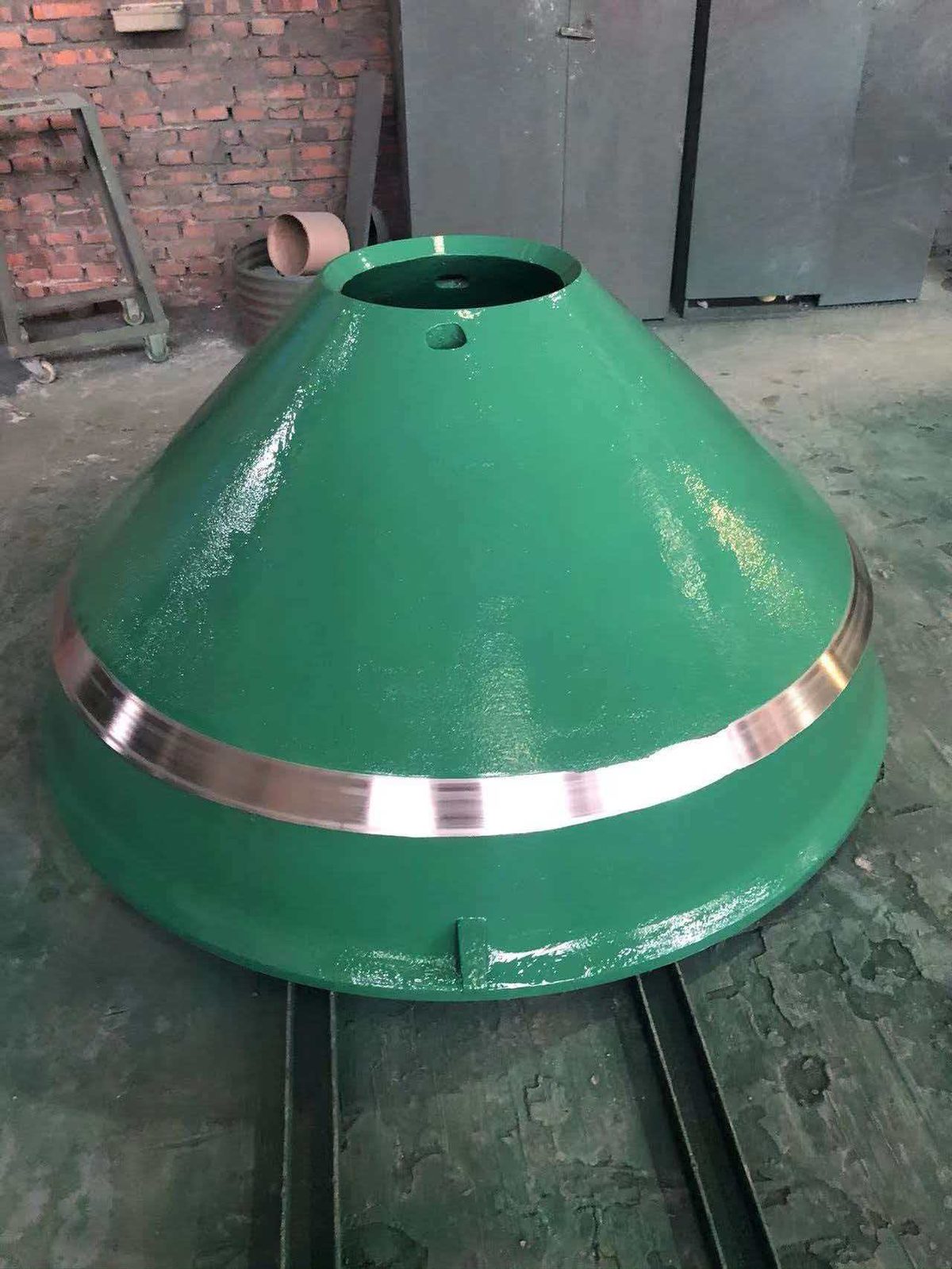 Cone crusher mantle