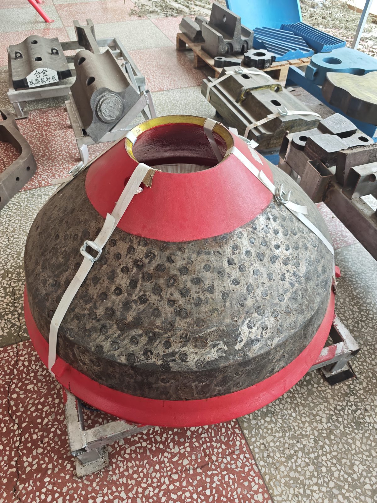 Cone liner with visible reinforcement pattern